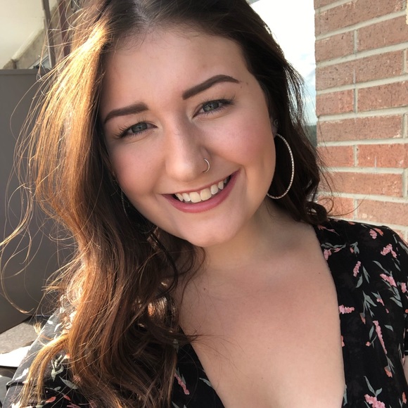 Meet your Posher, Tori - Picture 1 of 1